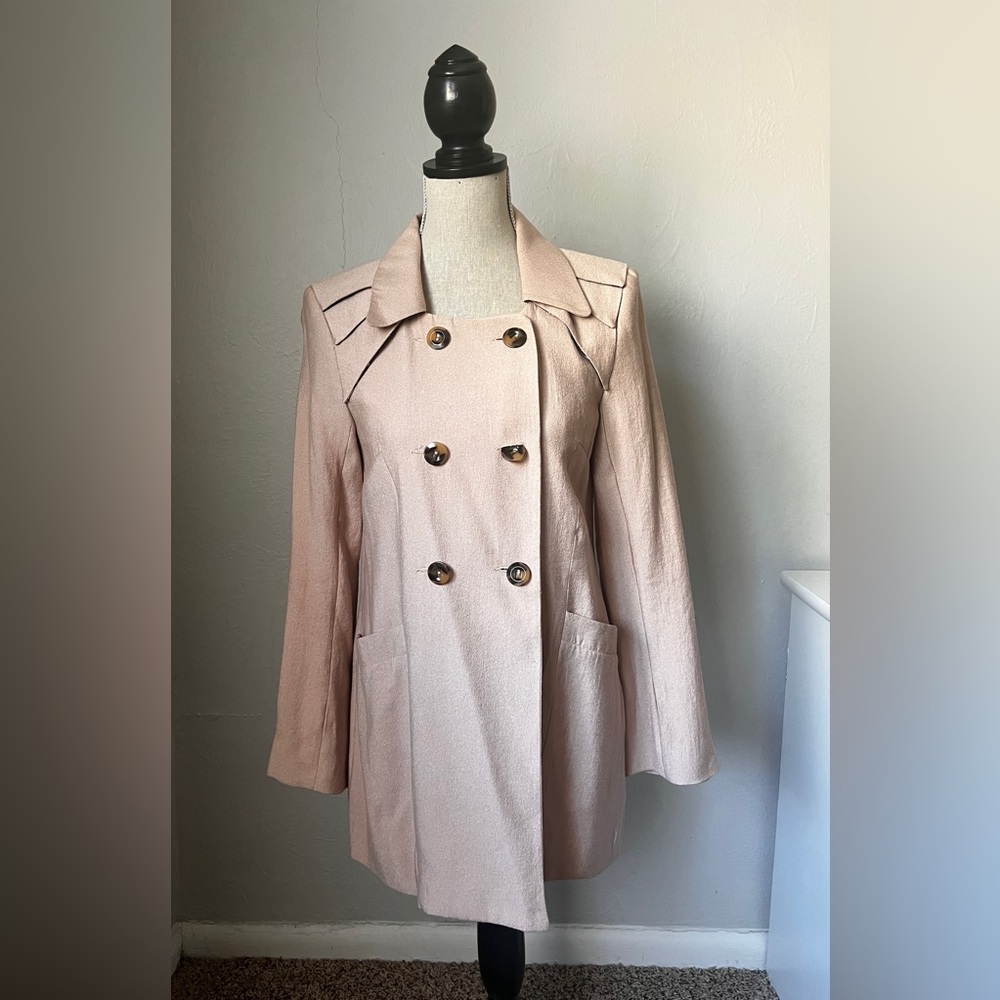 BCBGeneration Double Breast Cream Trench Coat with Wide Lapels Size XSmall